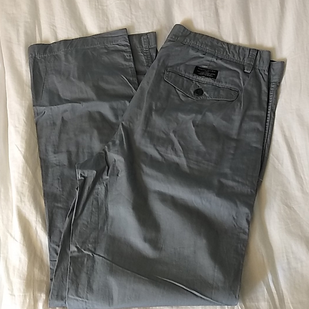 Mens Banana Republic gray chinos, size 35/32